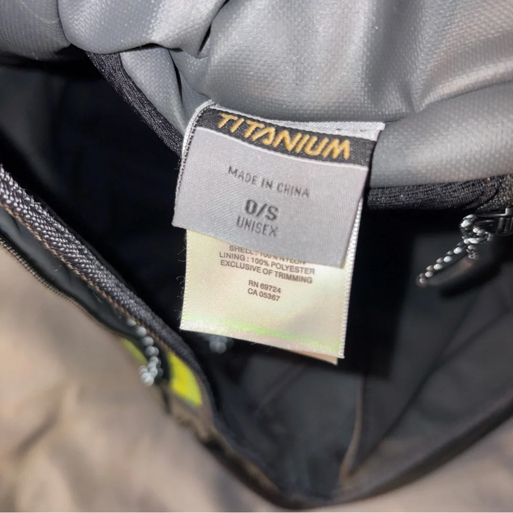 Columbia Titanium Laptop Messenger Bag Nylon Green/Black Organizer Pockets EUC